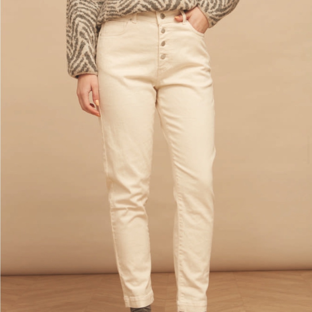 Ecru high waisted button denim